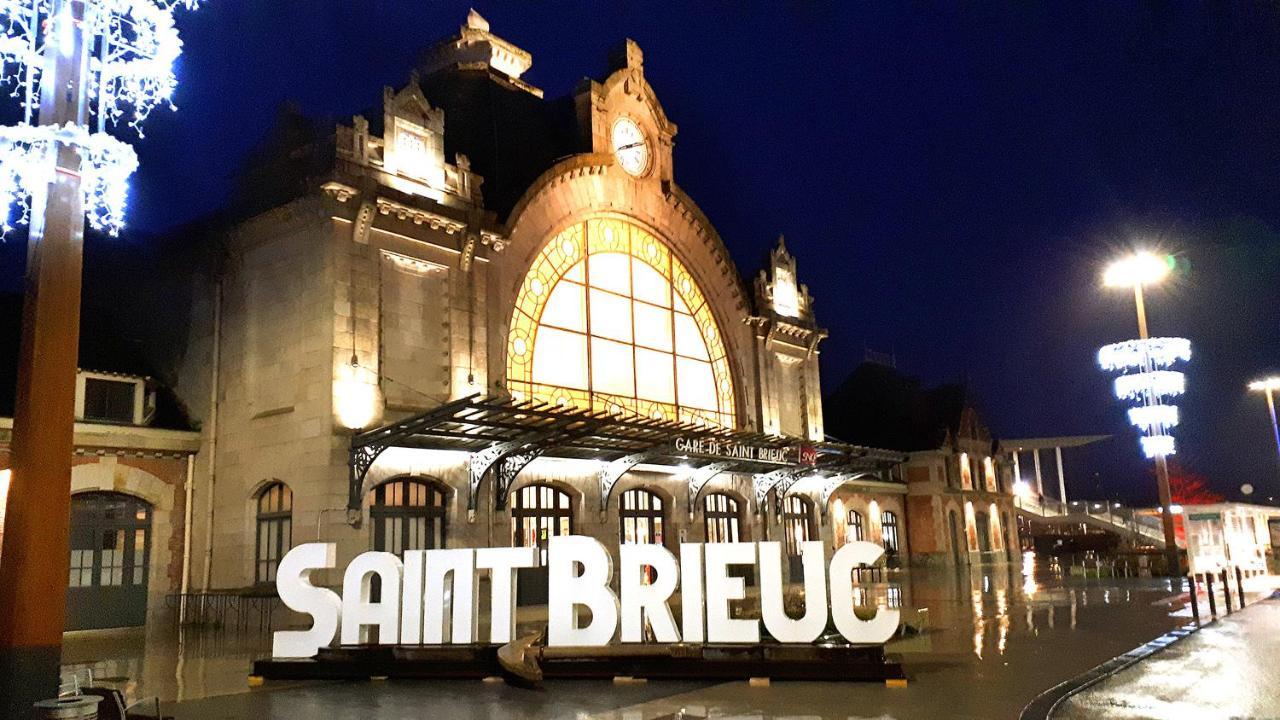 Scandinave - Proche Gare & Centre-Ville - Stationnement - Cour Interieure Table & Chaises Saint-Brieuc Exterior photo